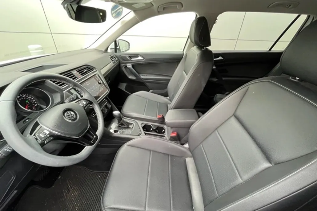 2021 Volkswagen Tiguan SE photo 1