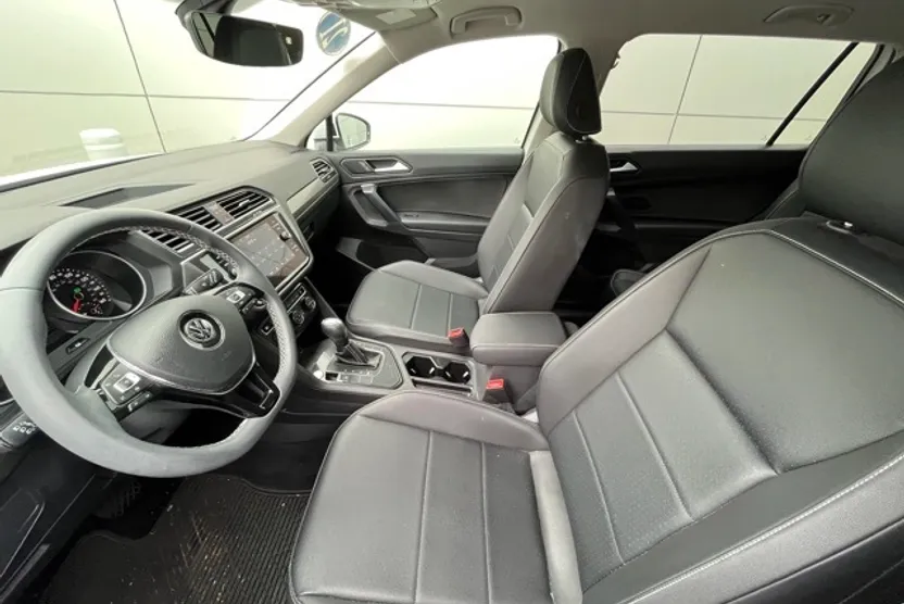 2021 Volkswagen Tiguan R-Line Black SEL photo 1