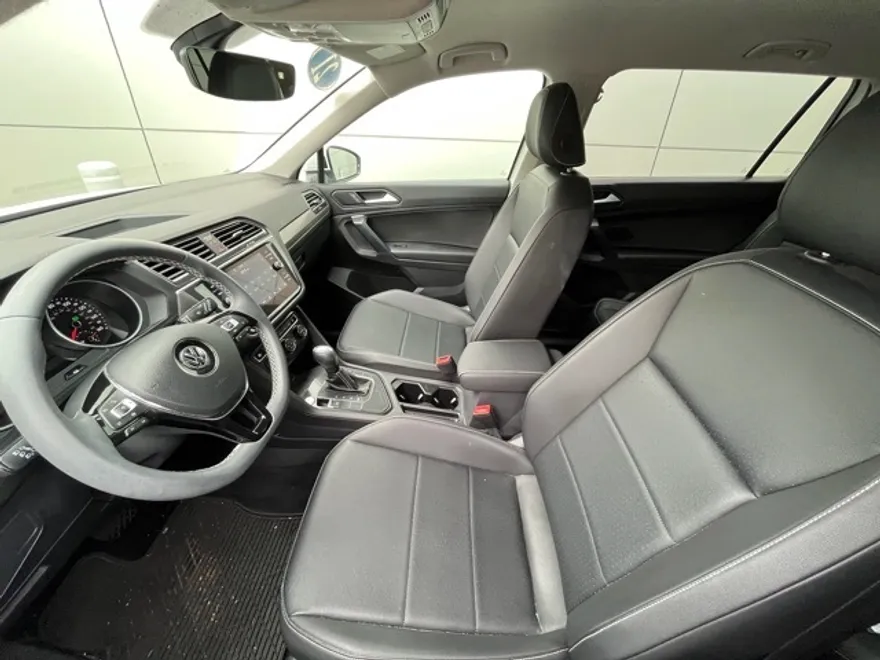 2021 Volkswagen Tiguan SE photo 1