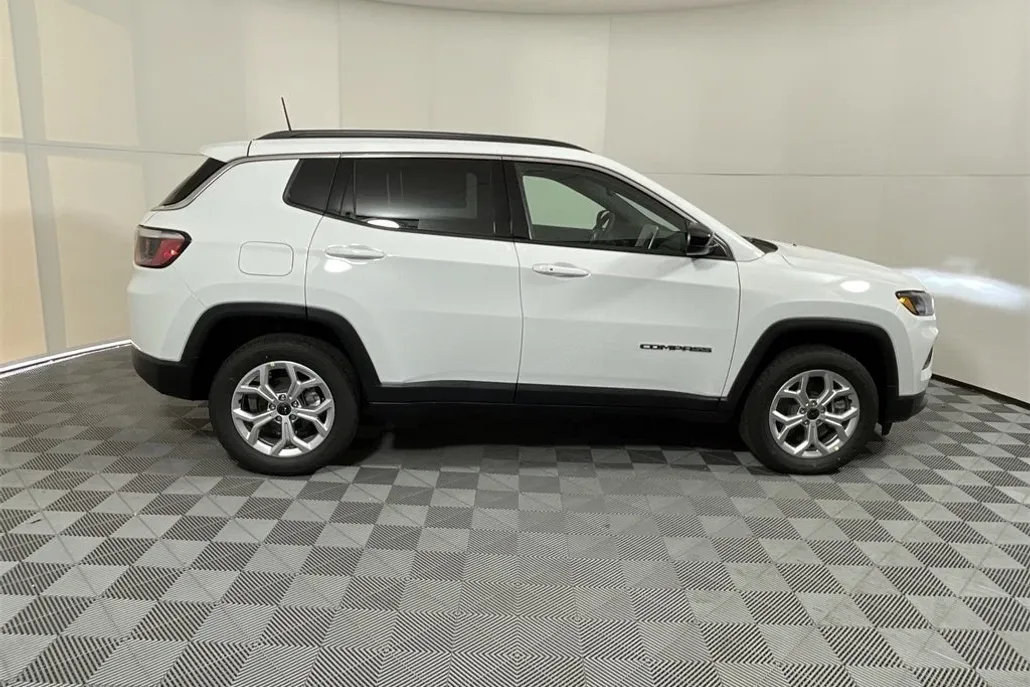 2025 Jeep Compass Latitude photo 1