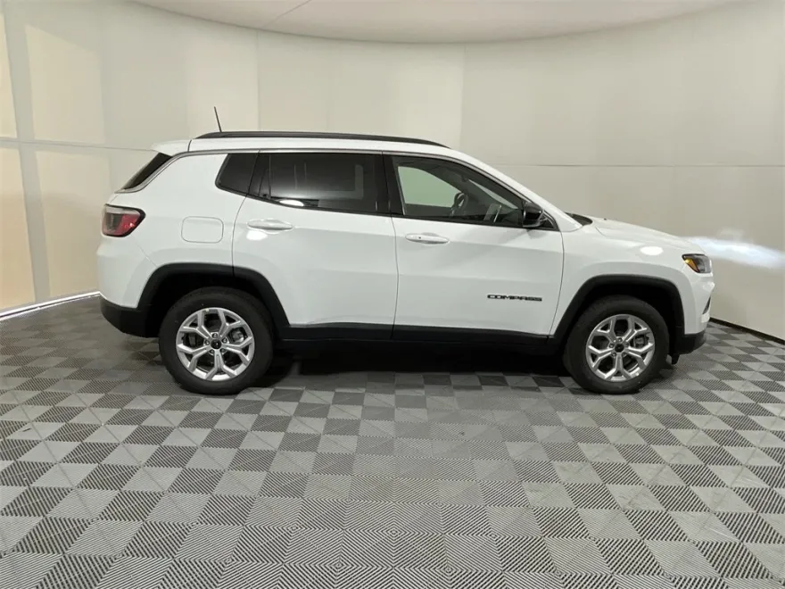 2025 Jeep Compass Latitude photo 1