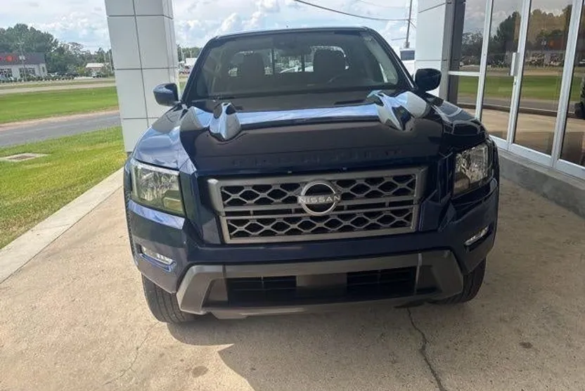 2022 Nissan Frontier SV photo 1