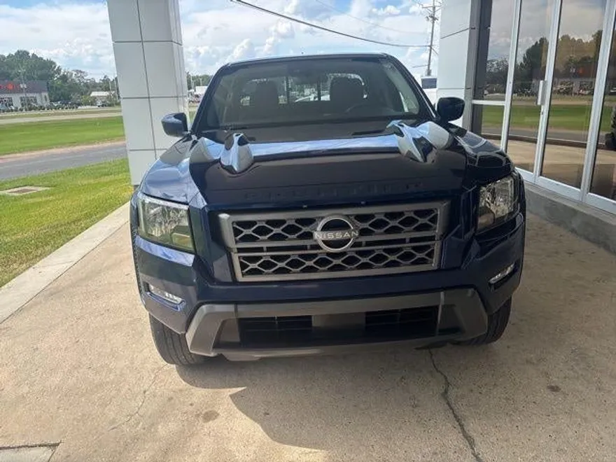 2022 Nissan Frontier SV photo 1