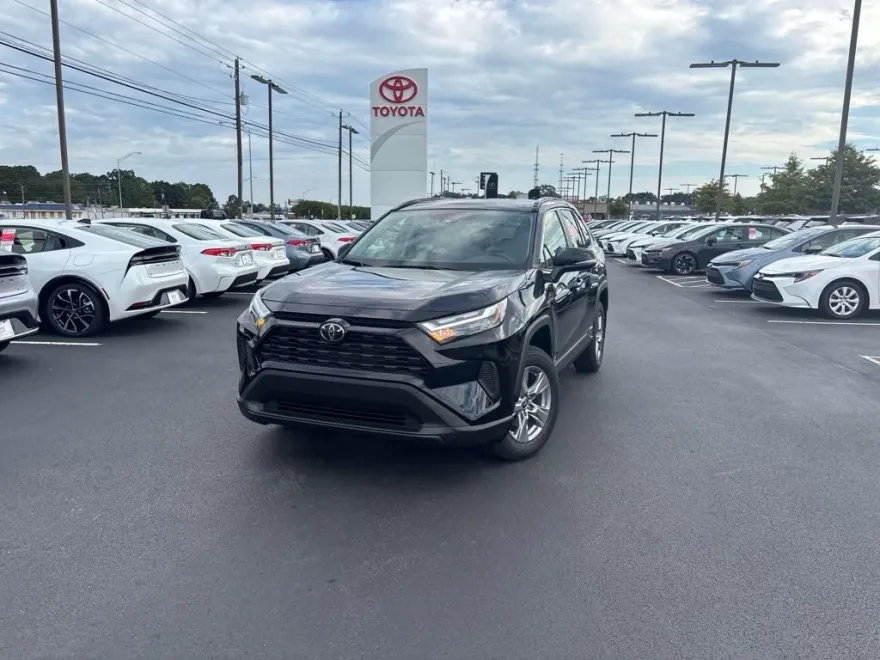 2025 Toyota RAV4 Hybrid LE photo 1
