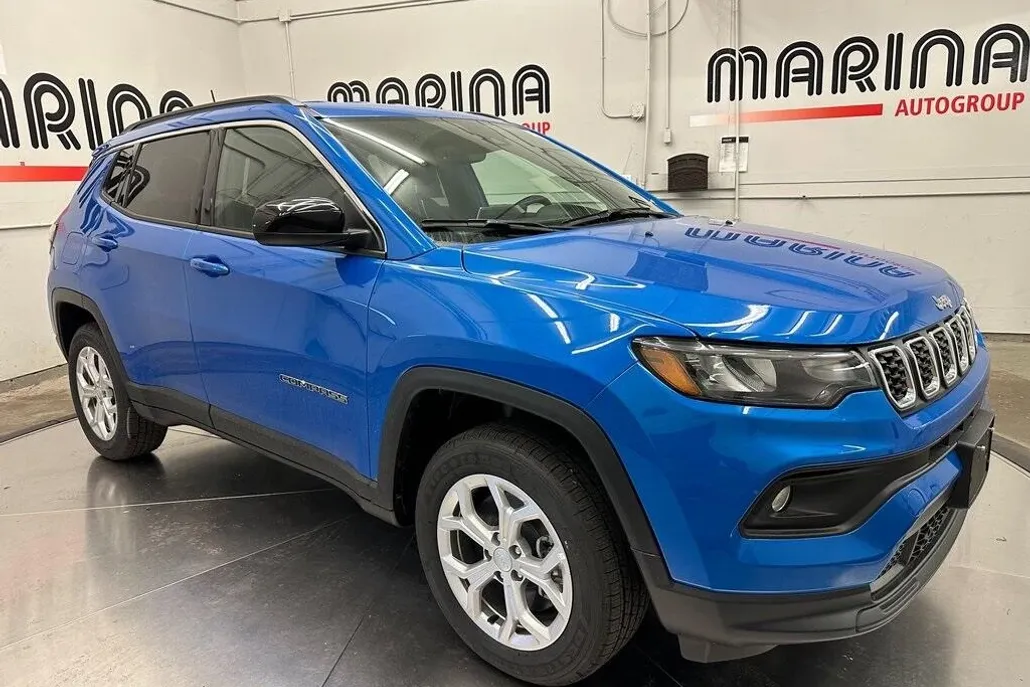2024 Jeep Compass Latitude photo 1