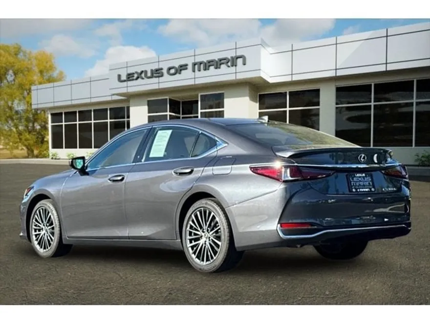 2023 Lexus ES 300h photo 1