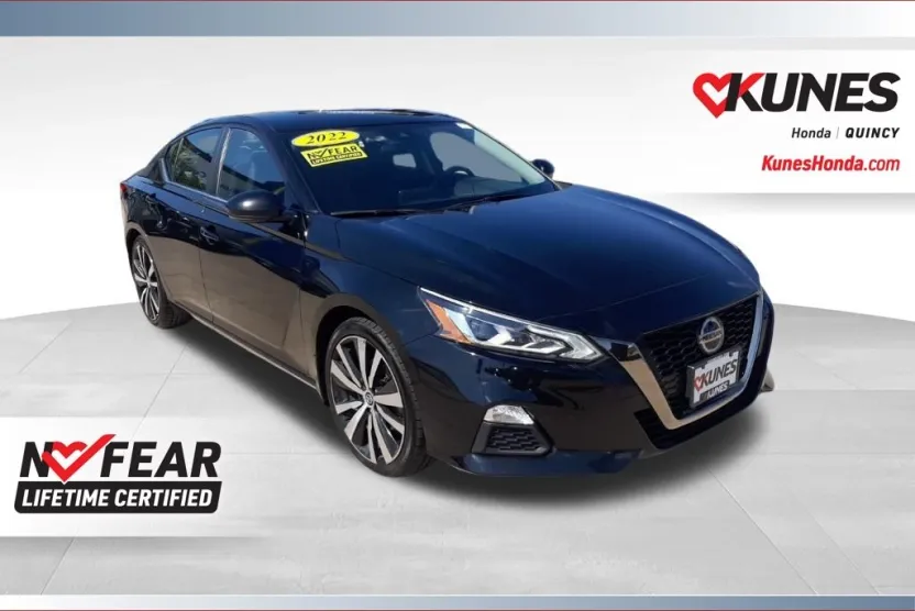 2022 Nissan Altima 2.5 SR photo 1