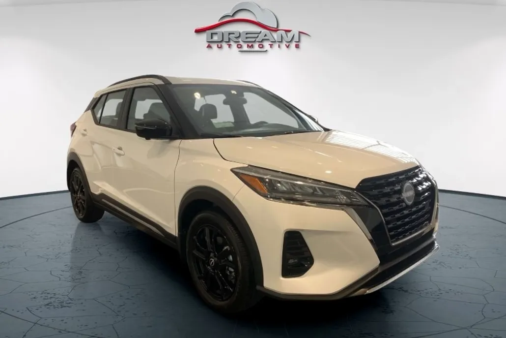 2024 Nissan Kicks SR photo 1