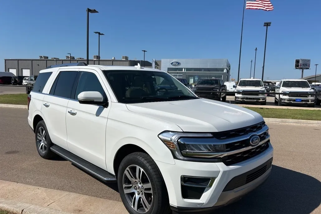 2022 Ford Expedition Limited photo 1