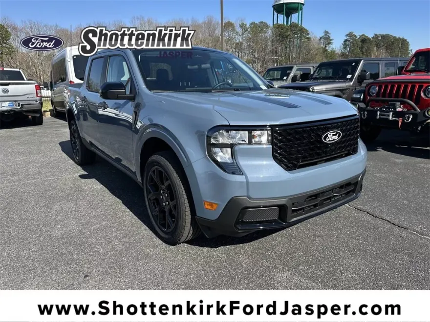 2025 Ford Maverick XLT photo 1
