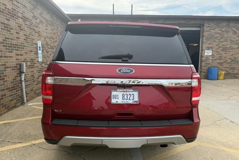 2019 Ford Expedition XLT photo 1