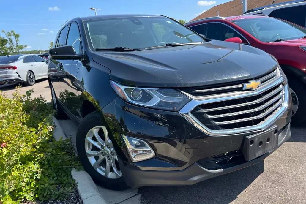 2020 Chevrolet Equinox LT photo 1
