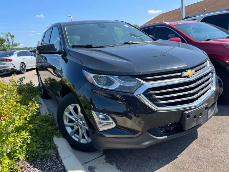 2020 Chevrolet Equinox LT photo 1