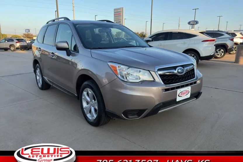 2016 Subaru Forester 2.5i Premium photo 1