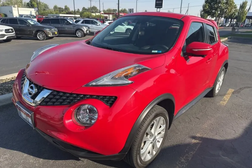 2015 Nissan Juke SV photo 1