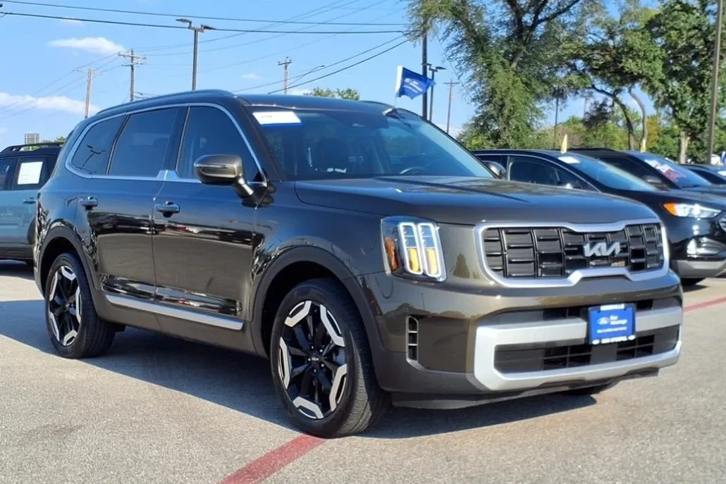 2024 Kia Telluride S photo 1
