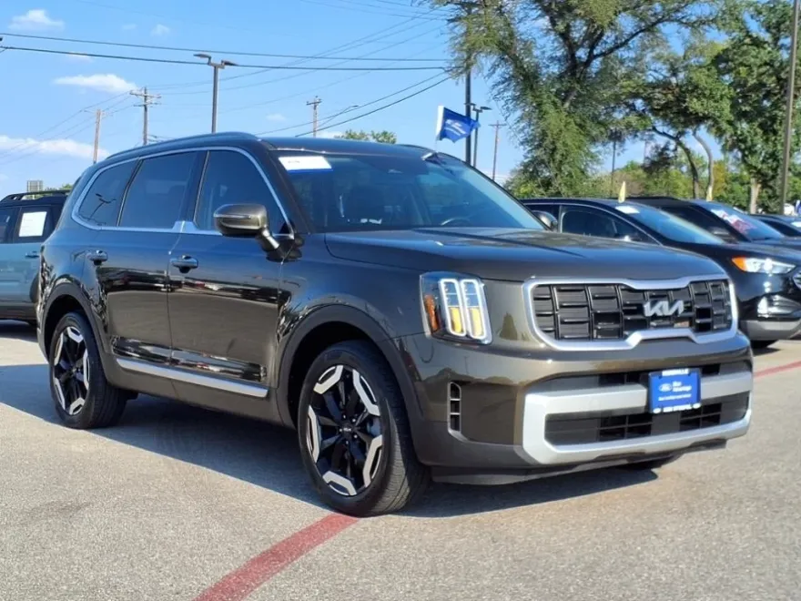 2024 Kia Telluride S photo 1