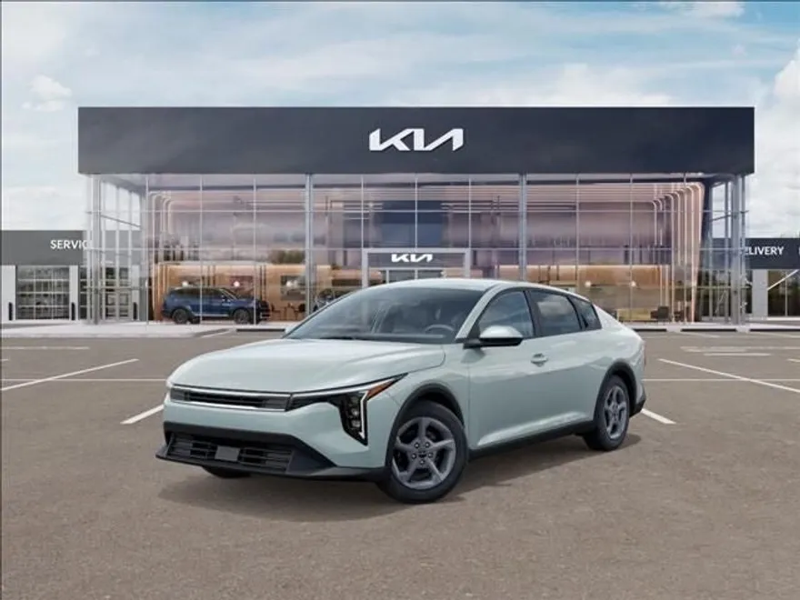 2025 Kia K4 LXS photo 1