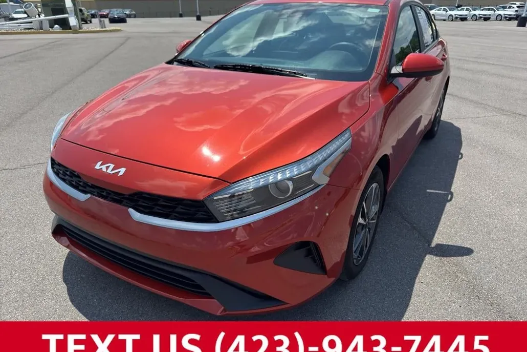 2023 Kia Forte LXS photo 1