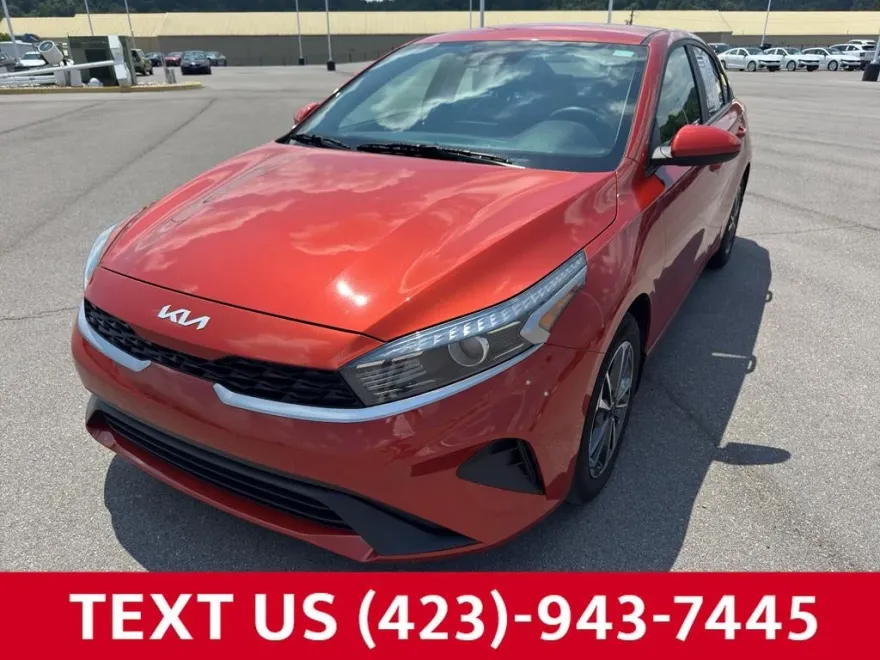 2023 Kia Forte LXS photo 1
