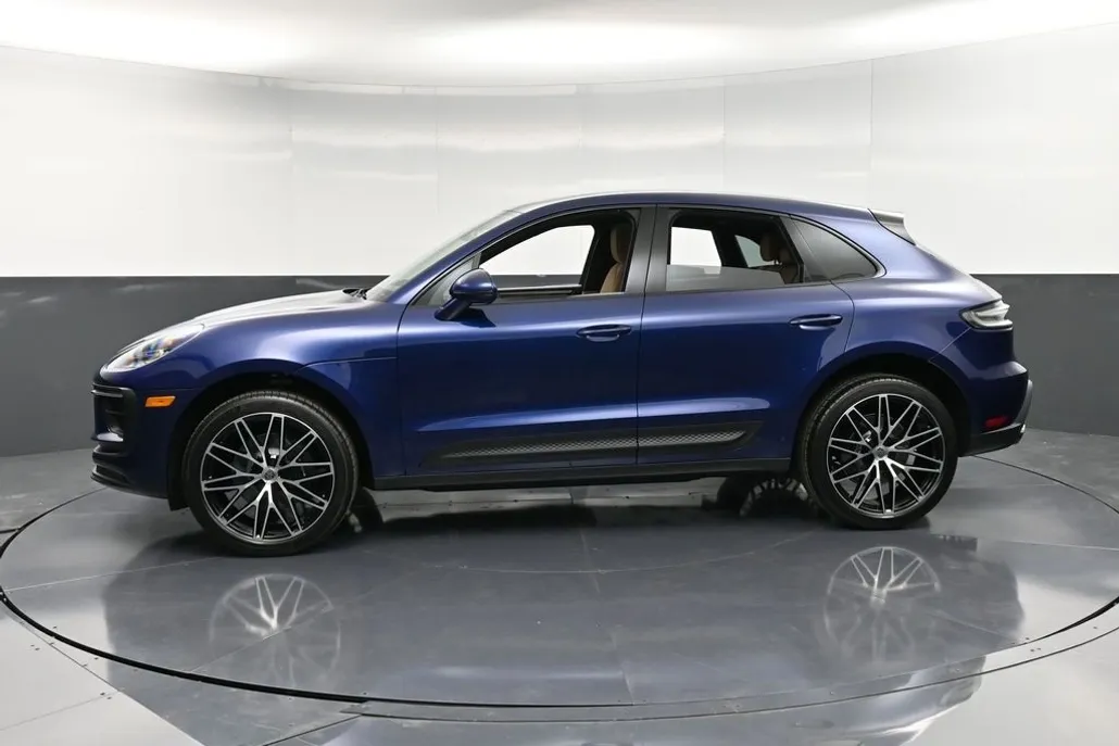 2026 Porsche Macan T photo 1