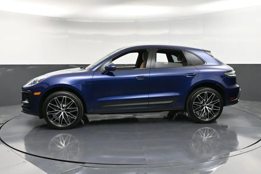 2026 Porsche Macan T photo 1