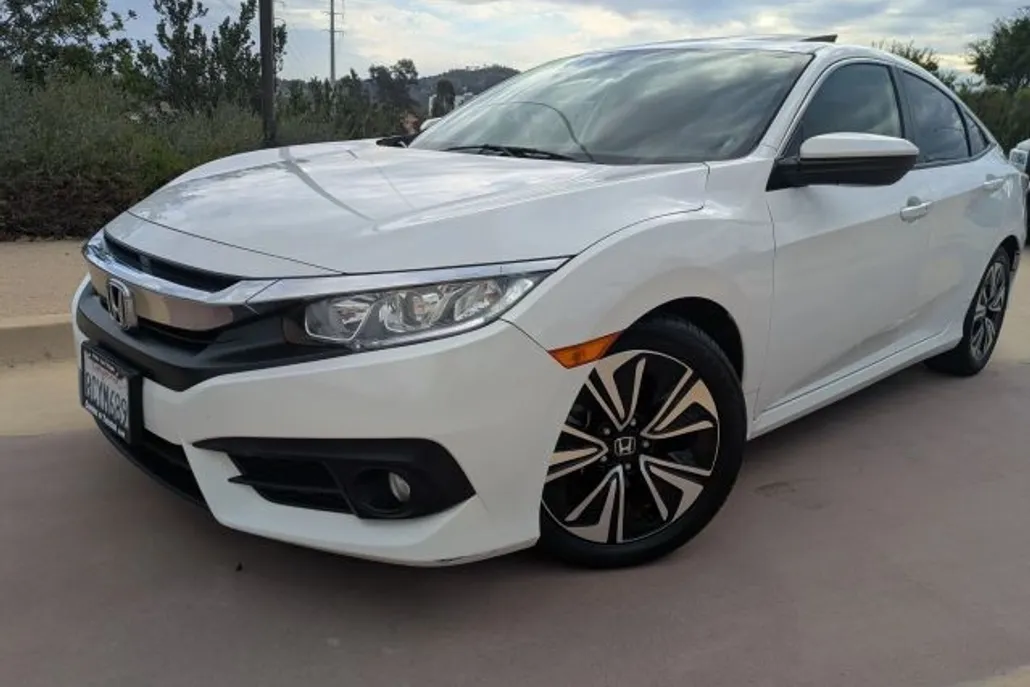 2018 Honda Civic EX-T photo 1