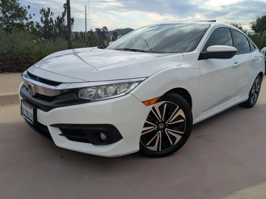 2018 Honda Civic EX-T photo 1