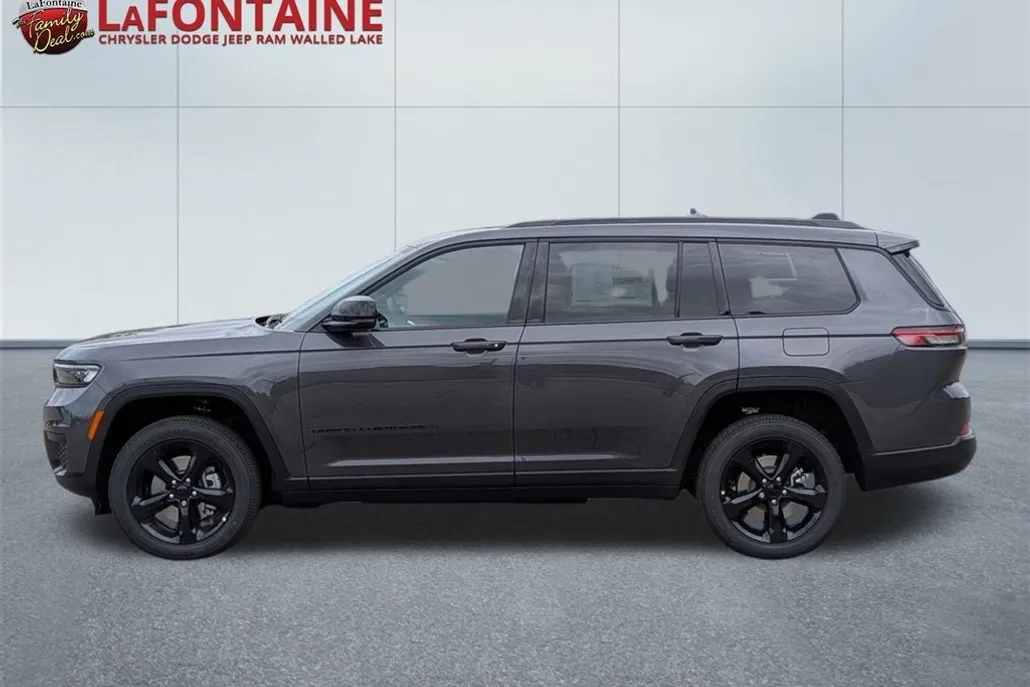 2025 Jeep Grand Cherokee Altitude photo 1