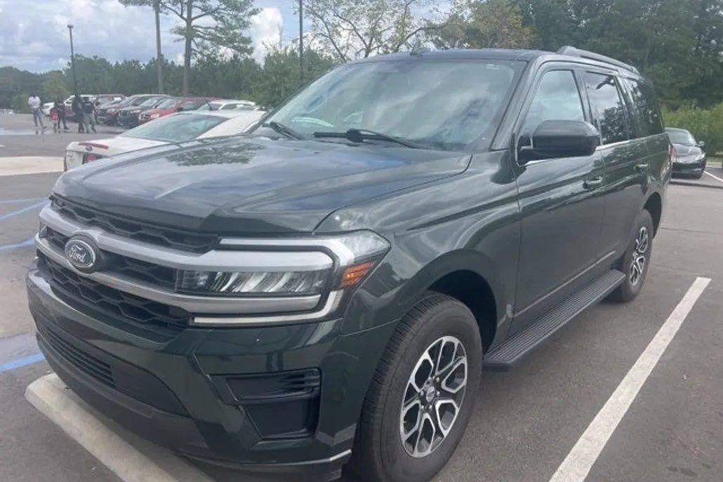 2022 Ford Expedition XLT photo 1