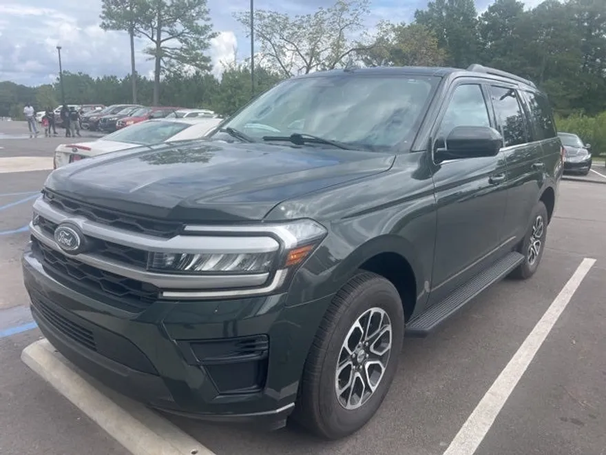 2022 Ford Expedition XLT photo 1
