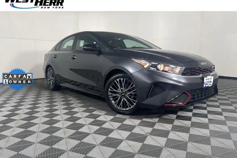2023 Kia Forte GT-Line photo 1
