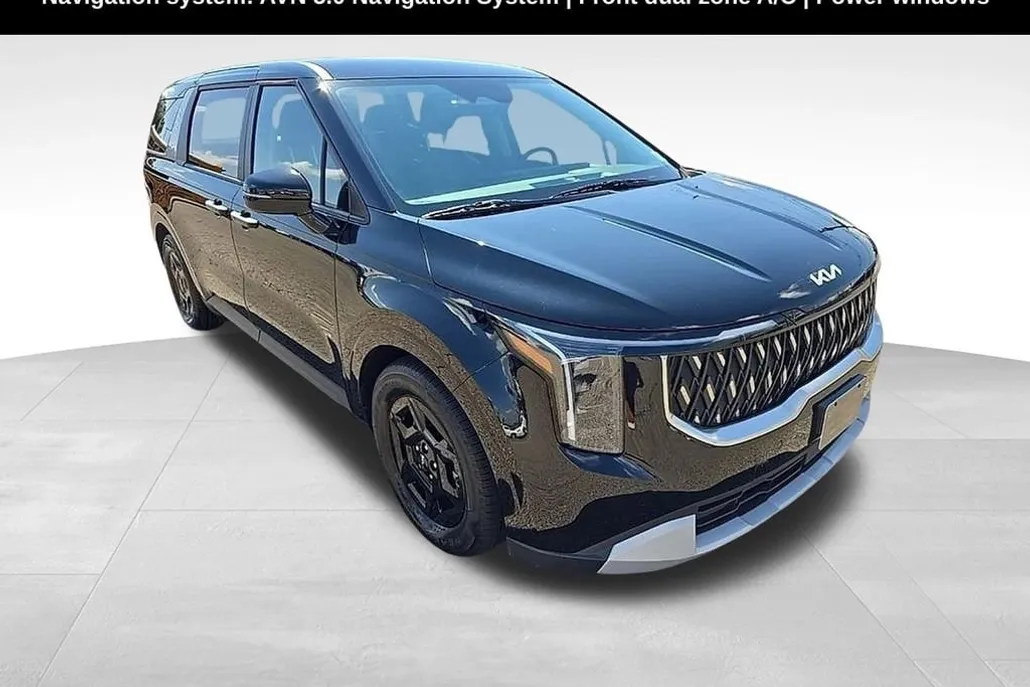 2025 Kia Carnival LXS photo 1