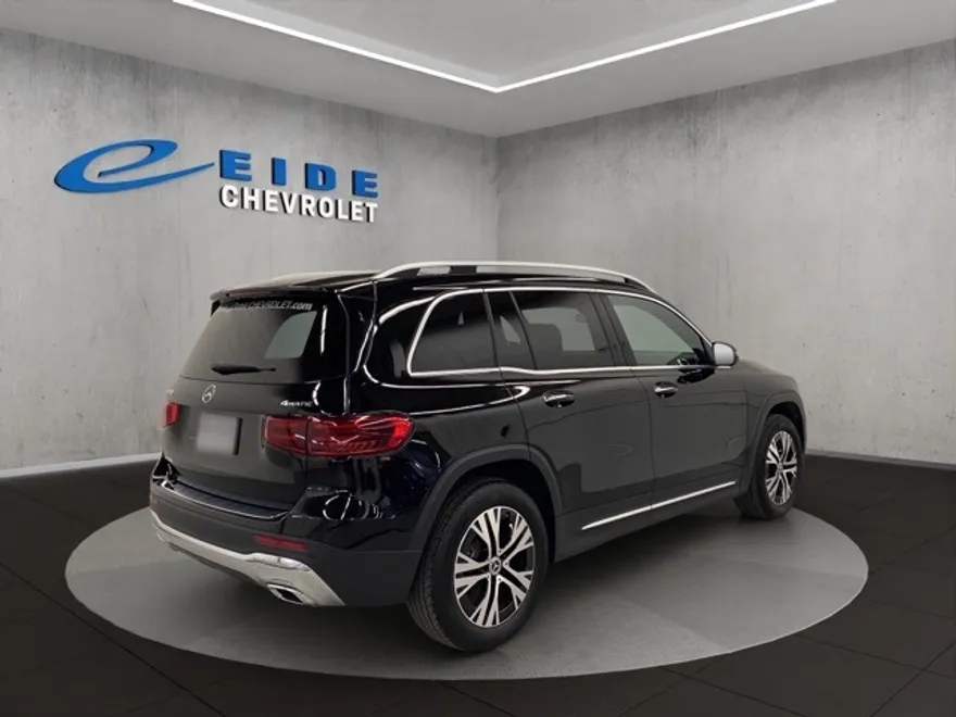 2025 Mercedes Benz GLB 250 4MATIC photo 1