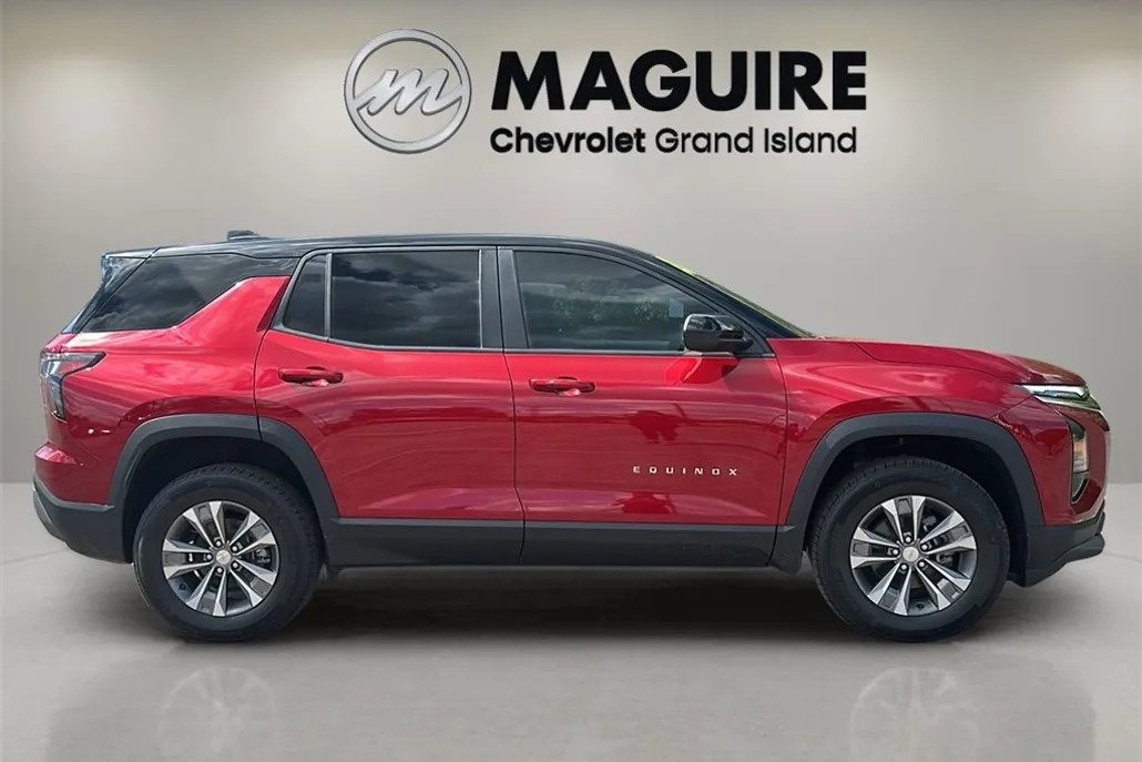2026 Chevrolet Equinox LT photo 1