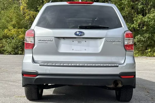 2016 Subaru Forester 2.5i Premium photo 2