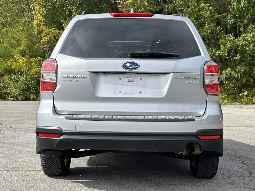 2016 Subaru Forester 2.5i Premium photo 2