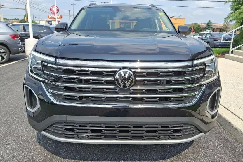 2024 Volkswagen Atlas SE Technology photo 1