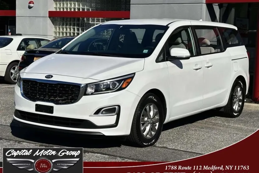 2019 Kia Sedona L photo 1