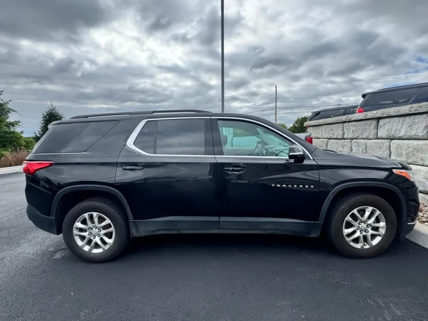 2021 Chevrolet Traverse Cloth photo 1