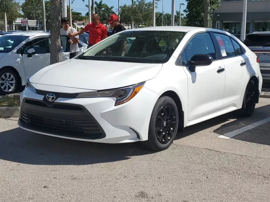 2026 Toyota Corolla LE photo 1