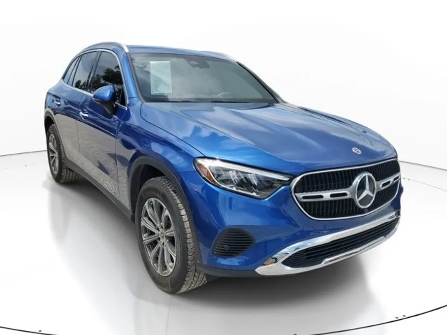 2024 Mercedes Benz GLC 300 photo 1