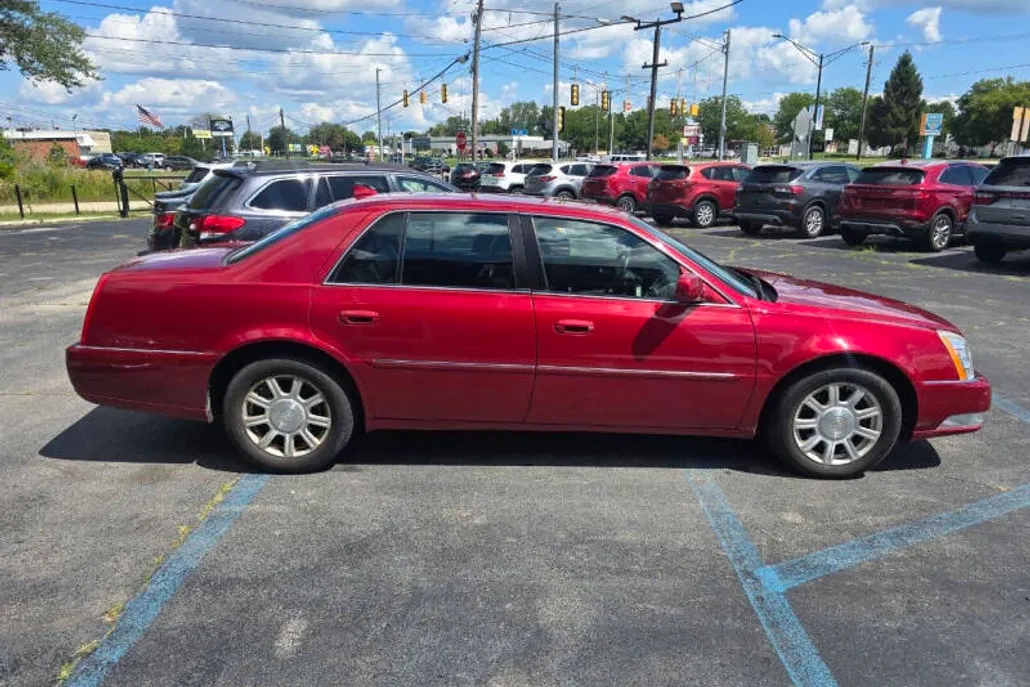 2010 Cadillac DTS Base photo 1