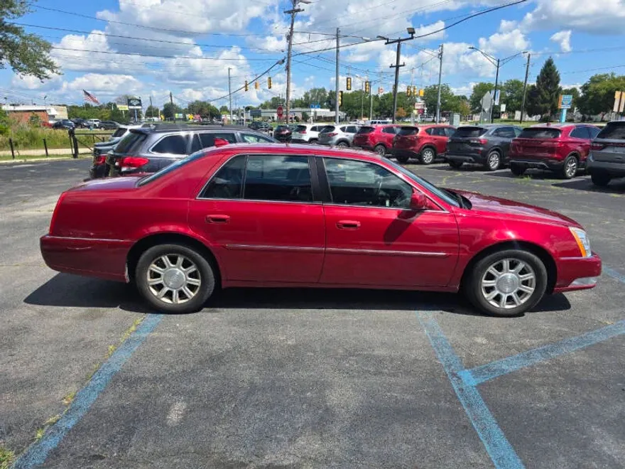 2010 Cadillac DTS Base photo 1