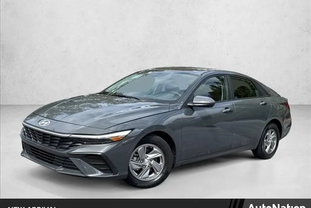 2024 Hyundai Elantra SE photo 1
