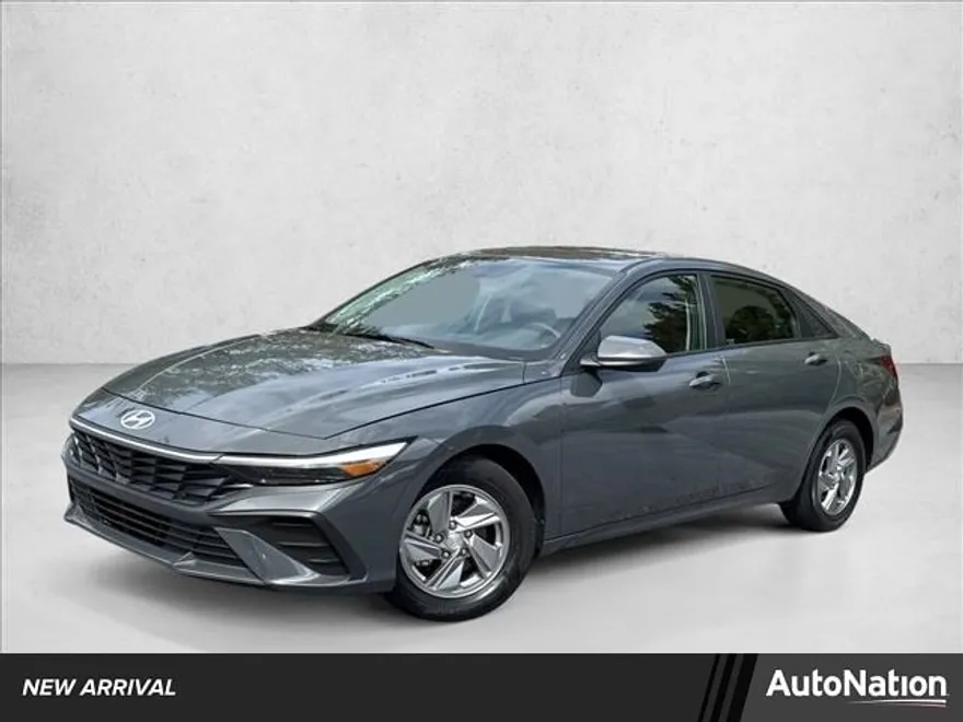 2024 Hyundai Elantra SE photo 1