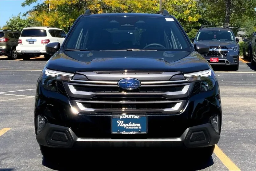 2025 Subaru Forester Premium photo 1