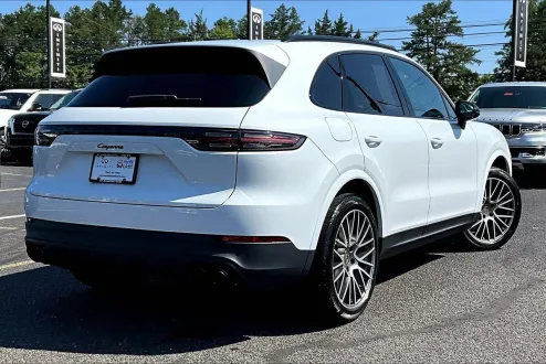 2023 Porsche Cayenne Platinum Edition photo 2