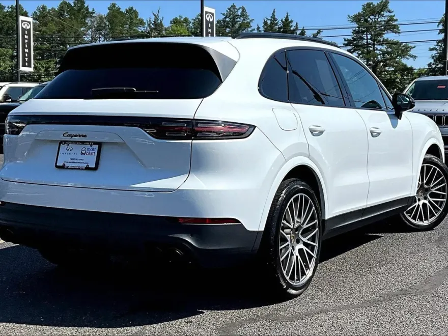2023 Porsche Cayenne Platinum Edition photo 2