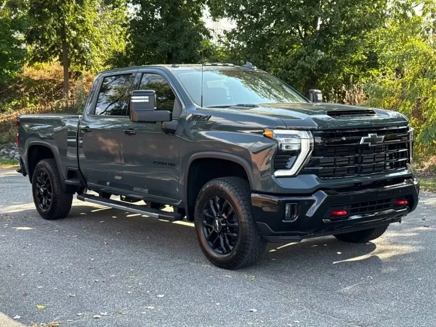 2026 Chevrolet Silverado 2500HD photo 1